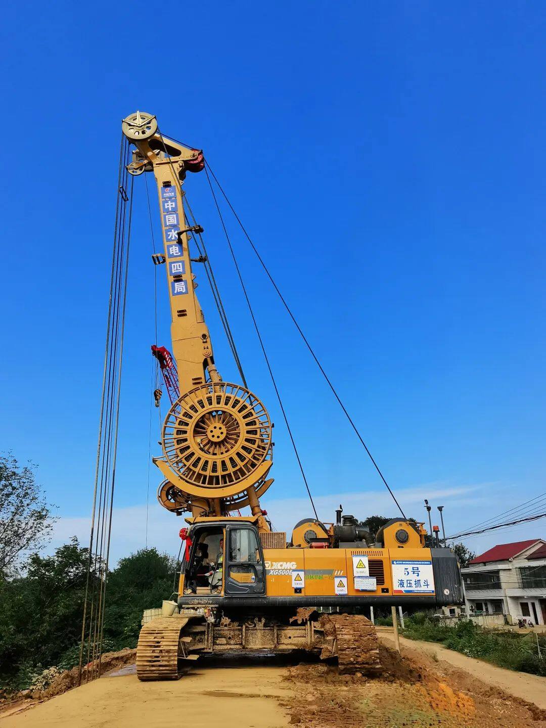 徐工抓斗搶抓水利建設(shè)"黃金期"_行業(yè)資訊_第一工程機(jī)械網(wǎng)